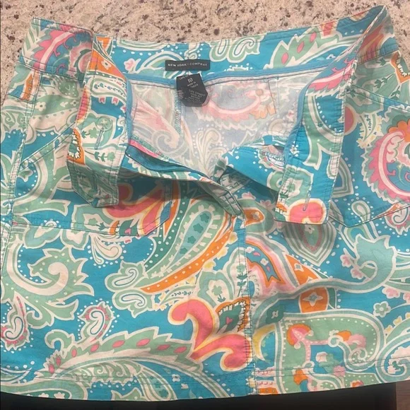 New York & Company Paisley Print SKORT - Picture 3 of 8